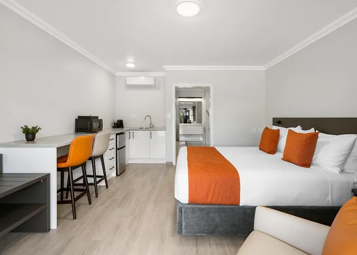 284 - Refurbished Modern Rotorua