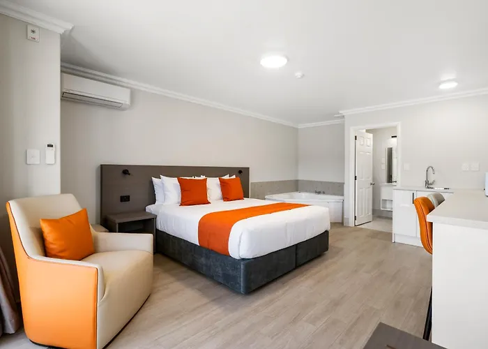 284 - Refurbished Modern 5* Rotorua