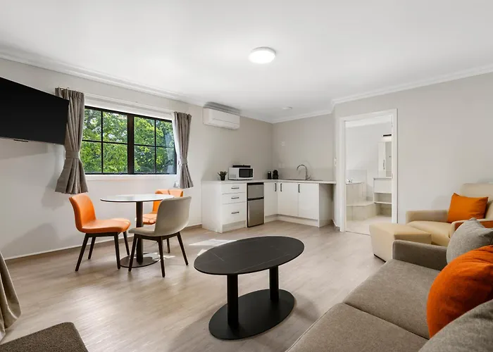 Motel 284 - Refurbished Modern