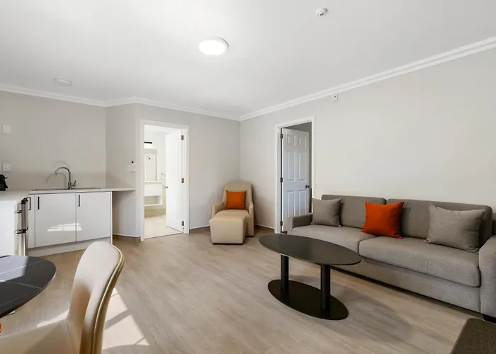 284 - Refurbished Modern Rotorua
