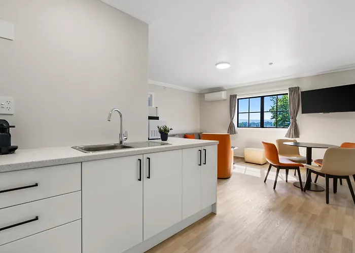 284 - Refurbished Modern 5* Rotorua