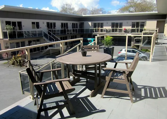 284 - Refurbished Modern 5* Rotorua