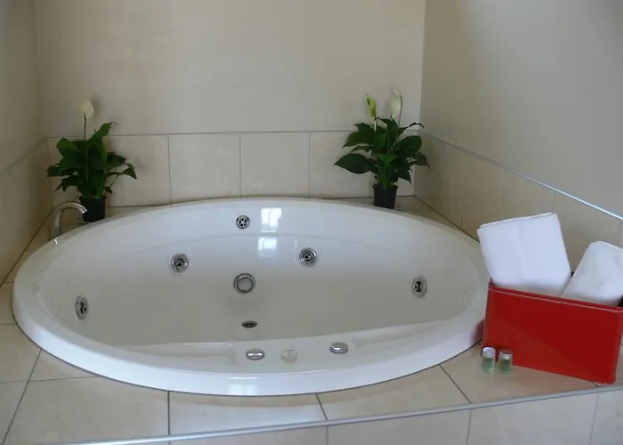 Motel 284 - Refurbished Modern 5*
