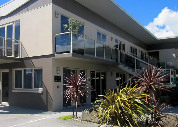 284 - Refurbished Modern Motel 5*